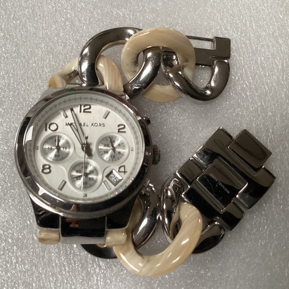 Michael Kors Women’s Runway Twist Chronograph Watch MK-4263 - Picture 1 of 11